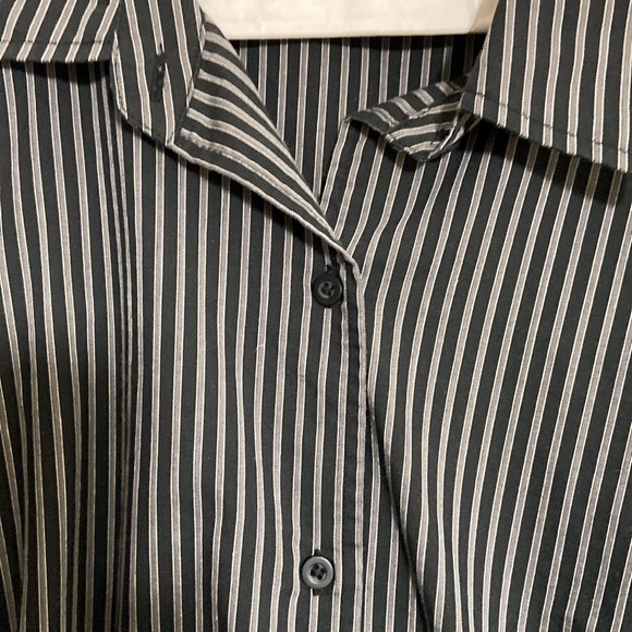 Miss Tina button down - Picture 2 of 5